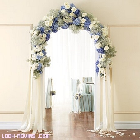 Arcos de flores para tu boda | Look Novias