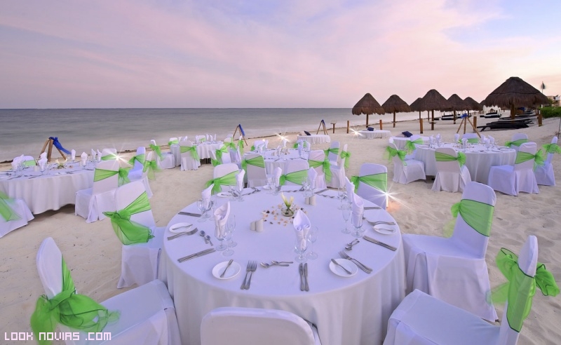 decoración para mesas de bodas en la playa